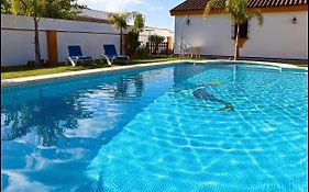 Chalet Con Piscina En Roche Viejo